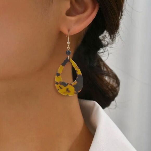 Faux Tortoise Shell Leopard Print Boho Teardrop Dangle Earrings Brown and Black - Picture 2 of 8